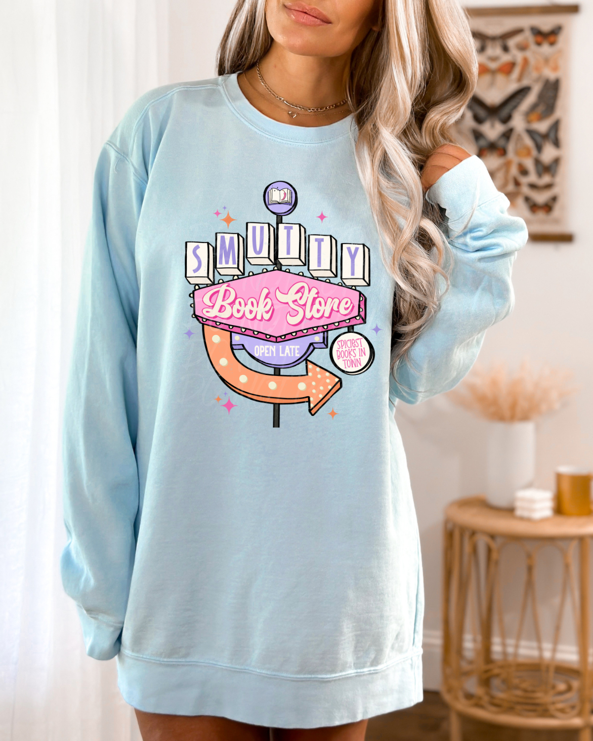 Meet me at the smutty bookstore Sweatshirt