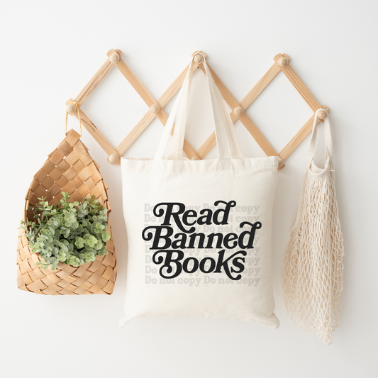Read banned books (black)